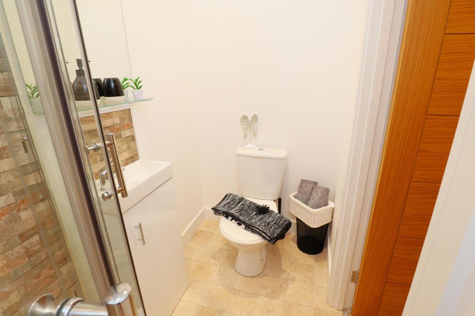 Modern, Stylish One Bedroom With Garden Long Stay Welcome Eastbourne Exterior photo
